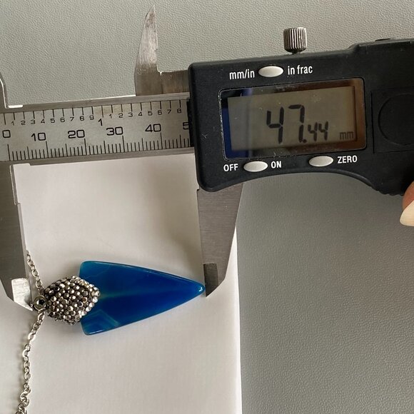 FAC Arrowhead Natural Blue Agate Gemstone Necklace - Picture 3 of 6